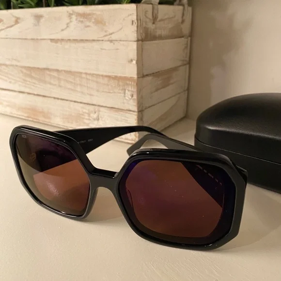 MCM Geometric Sunglasses 709S 002-Gradient-Black/White  display picture 3